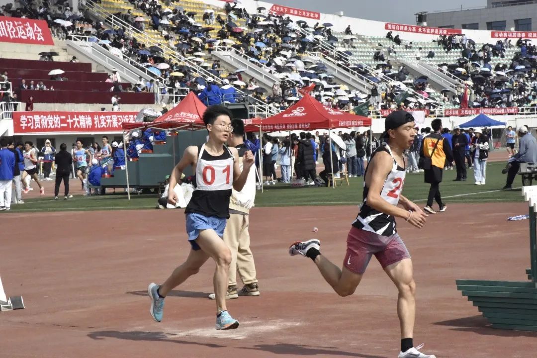 董佳乐在2023年校运会夺得男子5000m季军,1500m亚军.jpg