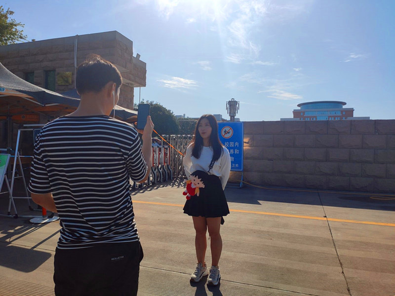 4fa01eedb1b24af2a2591082103df345.jpg 直播1.jpg