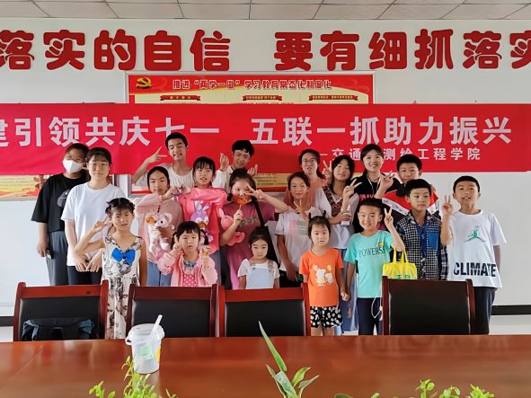 f4d70af339c245709a4183f7dd5d7391.jpg 临走时合照.jpg