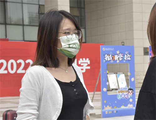 25e77744c29a454faf3377c4914303c2.jpg 采访辅导员老师.JPG